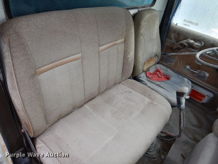 image for item JY9959 1996 Ford L8000  refuse truck