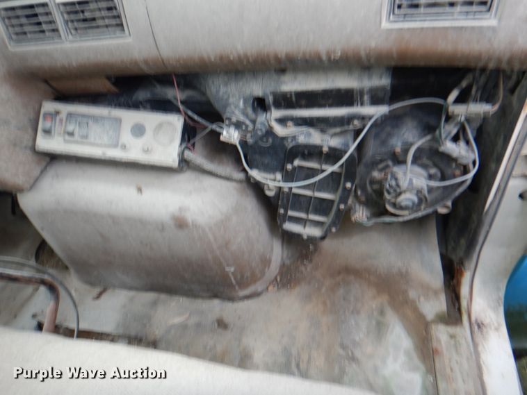 image for item JY9959 1996 Ford L8000  refuse truck