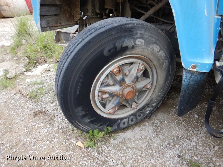 image for item JY9959 1996 Ford L8000  refuse truck