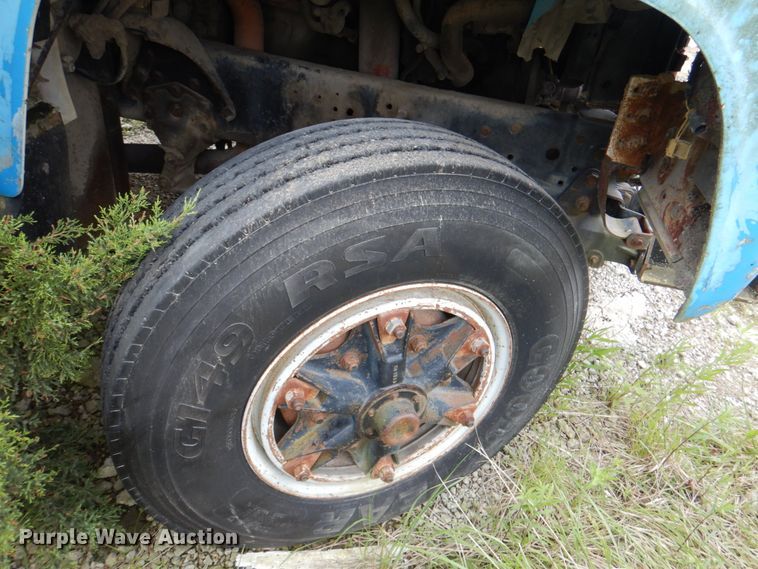 image for item JY9959 1996 Ford L8000  refuse truck