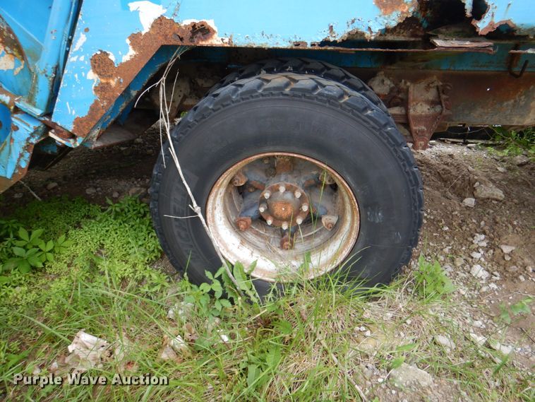 image for item JY9959 1996 Ford L8000  refuse truck