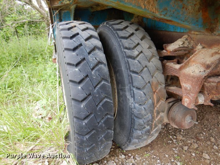 image for item JY9959 1996 Ford L8000  refuse truck