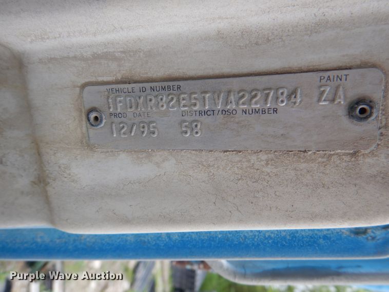 image for item JY9959 1996 Ford L8000  refuse truck