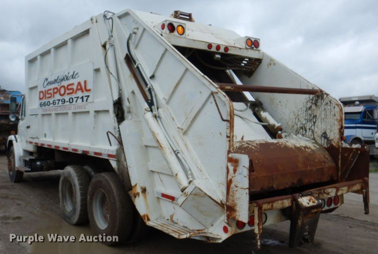 image for item JY9960 1999 Freightliner FL80  refuse truck