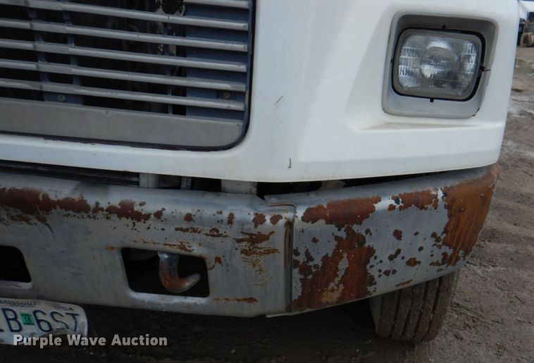 image for item JY9960 1999 Freightliner FL80  refuse truck