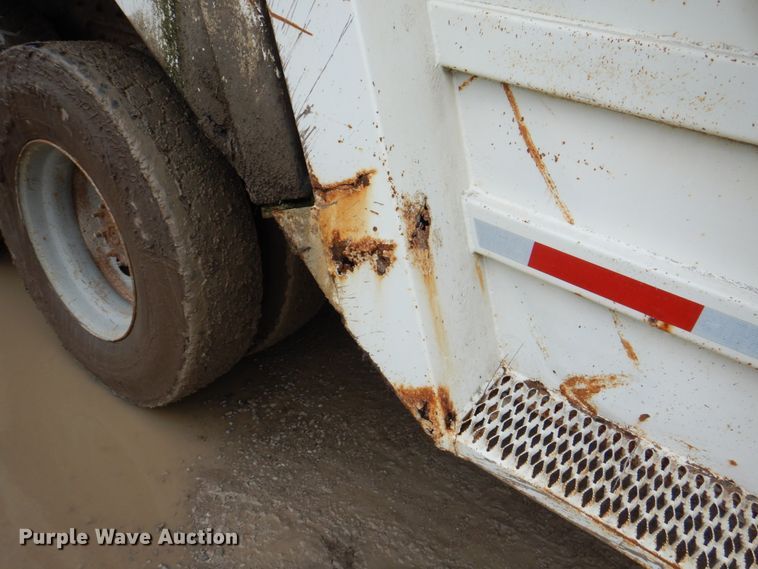 image for item JY9960 1999 Freightliner FL80  refuse truck