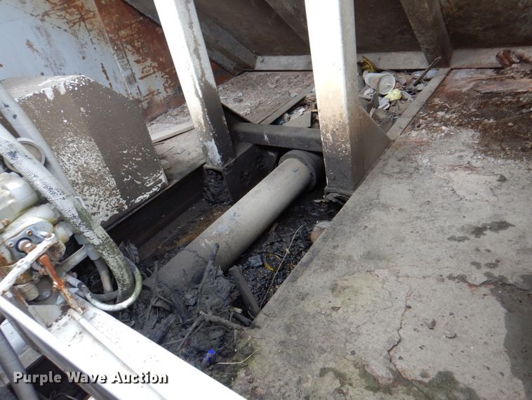 image for item JY9960 1999 Freightliner FL80  refuse truck