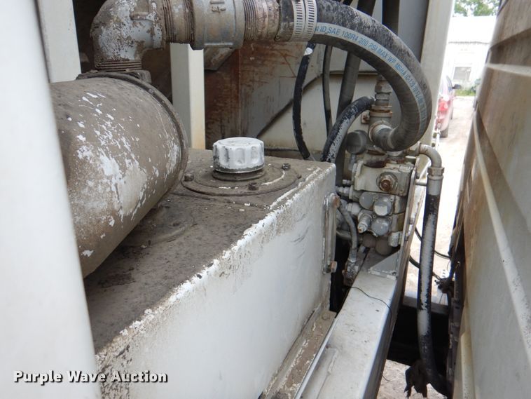 image for item JY9960 1999 Freightliner FL80  refuse truck