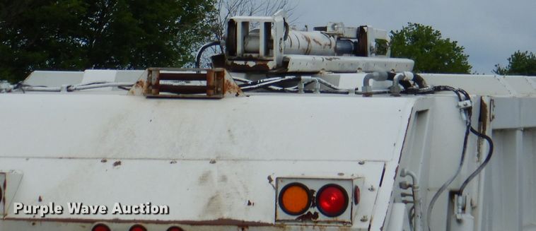 image for item JY9960 1999 Freightliner FL80  refuse truck