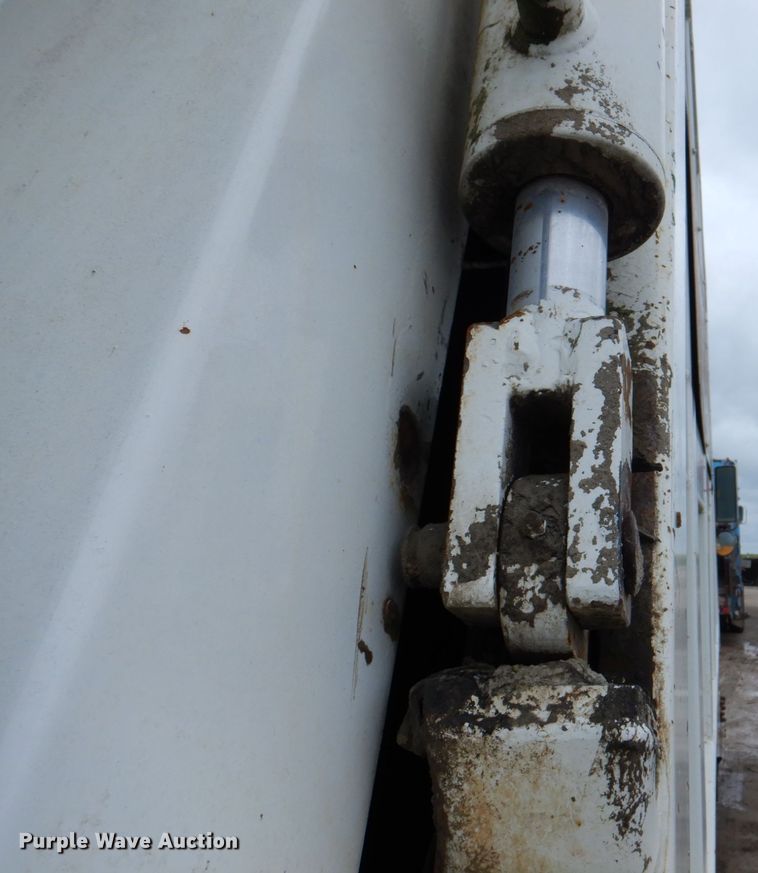 image for item JY9960 1999 Freightliner FL80  refuse truck