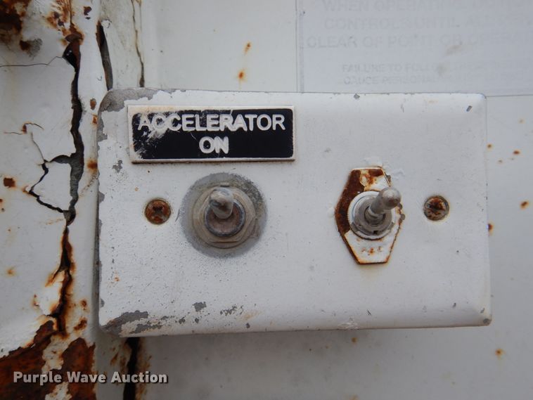 image for item JY9960 1999 Freightliner FL80  refuse truck