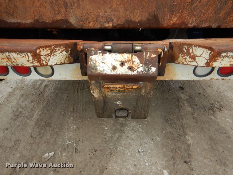 image for item JY9960 1999 Freightliner FL80  refuse truck