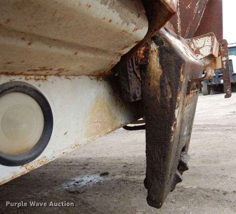 image for item JY9960 1999 Freightliner FL80  refuse truck