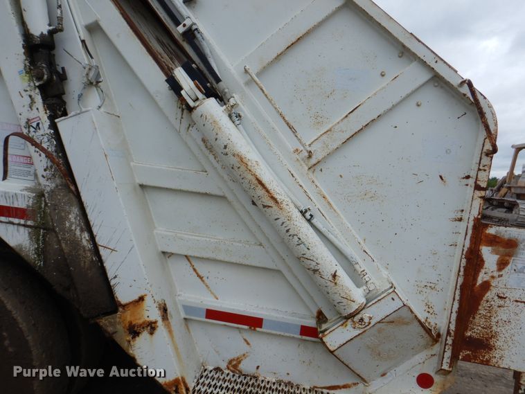 image for item JY9960 1999 Freightliner FL80  refuse truck