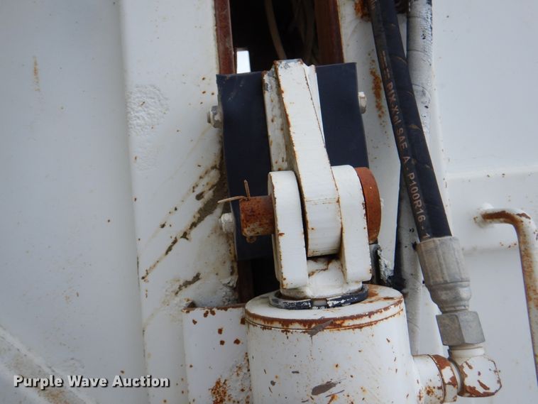 image for item JY9960 1999 Freightliner FL80  refuse truck