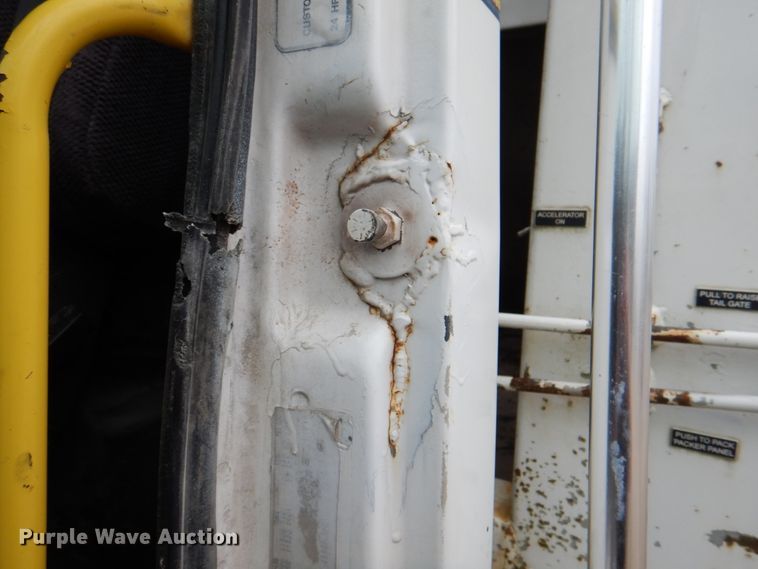 image for item JY9960 1999 Freightliner FL80  refuse truck