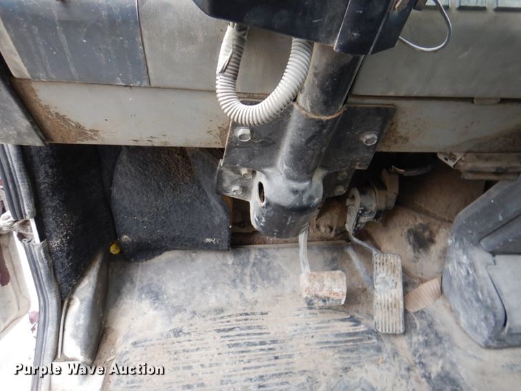 image for item JY9960 1999 Freightliner FL80  refuse truck