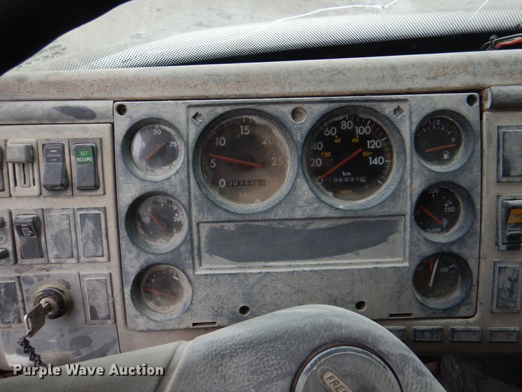 image for item JY9960 1999 Freightliner FL80  refuse truck