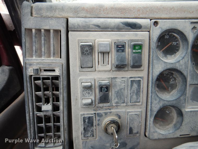 image for item JY9960 1999 Freightliner FL80  refuse truck