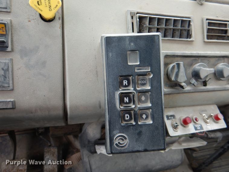 image for item JY9960 1999 Freightliner FL80  refuse truck