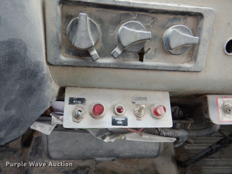 image for item JY9960 1999 Freightliner FL80  refuse truck