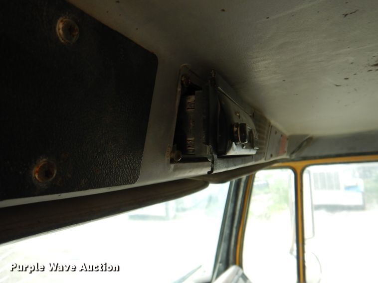 image for item JY9960 1999 Freightliner FL80  refuse truck