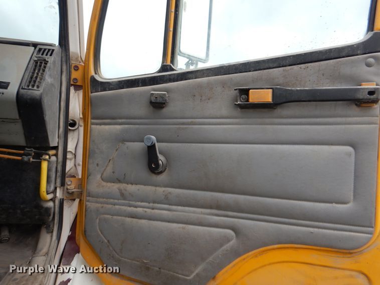 image for item JY9960 1999 Freightliner FL80  refuse truck