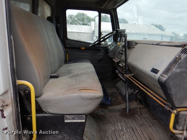 image for item JY9960 1999 Freightliner FL80  refuse truck