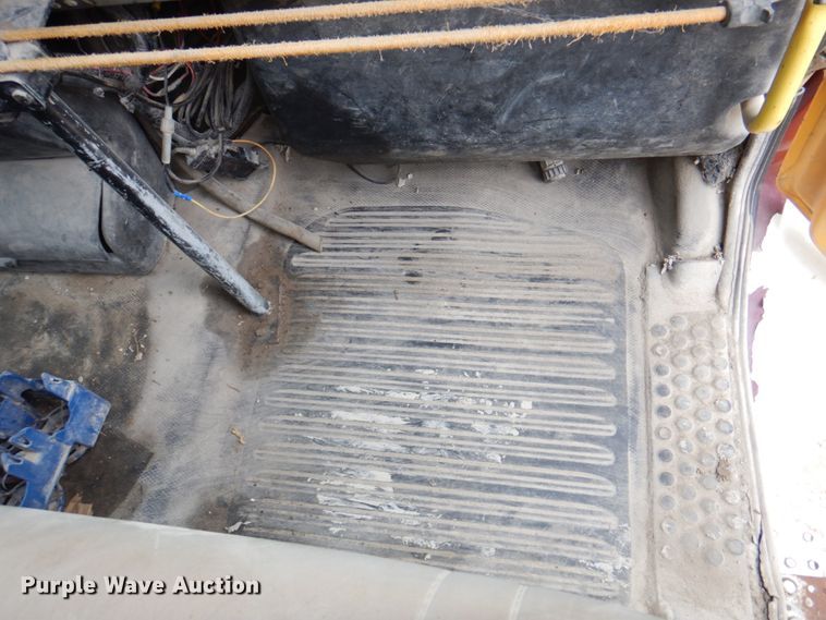 image for item JY9960 1999 Freightliner FL80  refuse truck