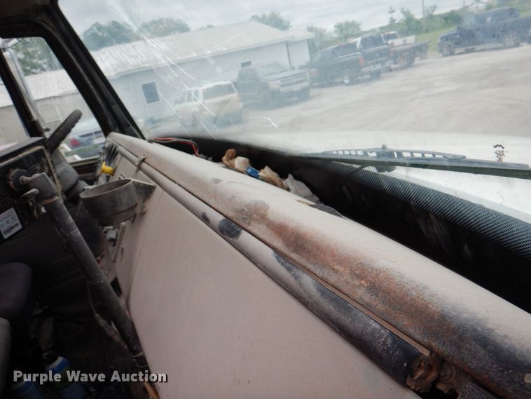 image for item JY9960 1999 Freightliner FL80  refuse truck