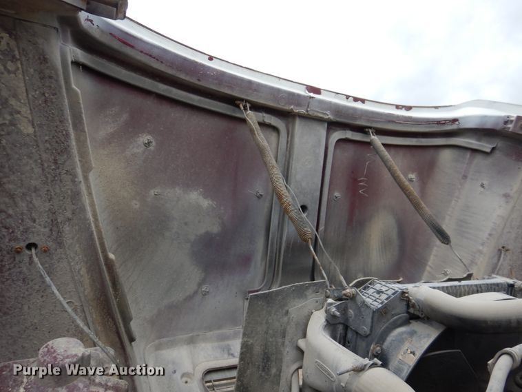 image for item JY9960 1999 Freightliner FL80  refuse truck