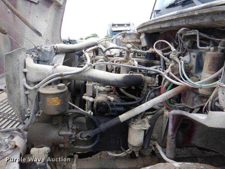 image for item JY9960 1999 Freightliner FL80  refuse truck