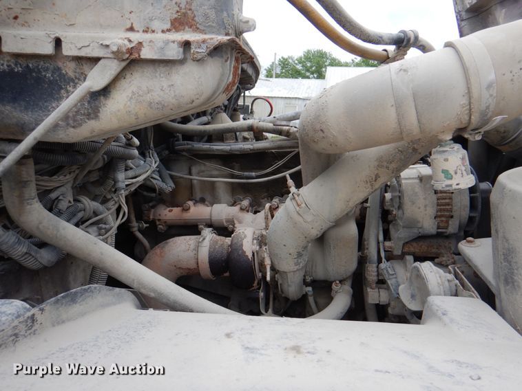 image for item JY9960 1999 Freightliner FL80  refuse truck