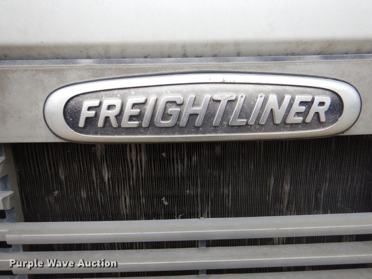 image for item JY9960 1999 Freightliner FL80  refuse truck