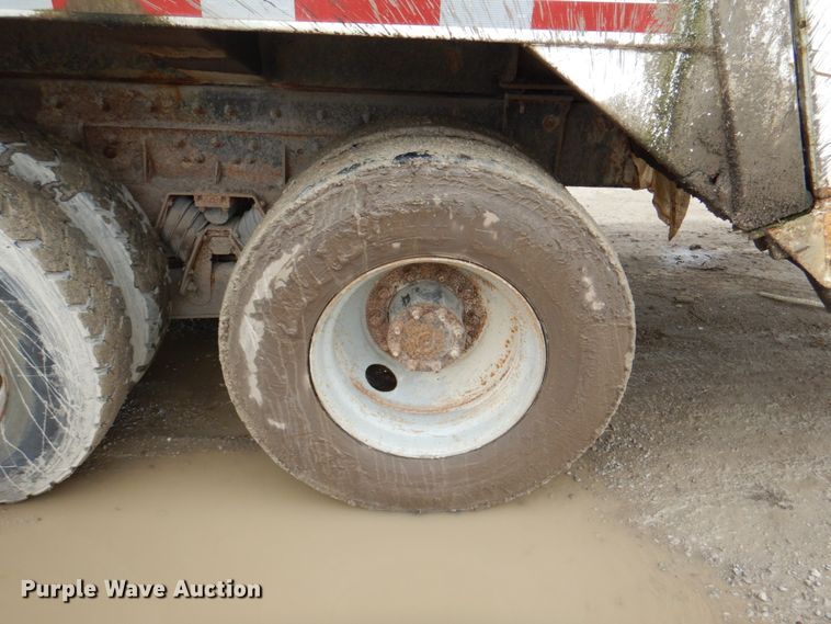 image for item JY9960 1999 Freightliner FL80  refuse truck