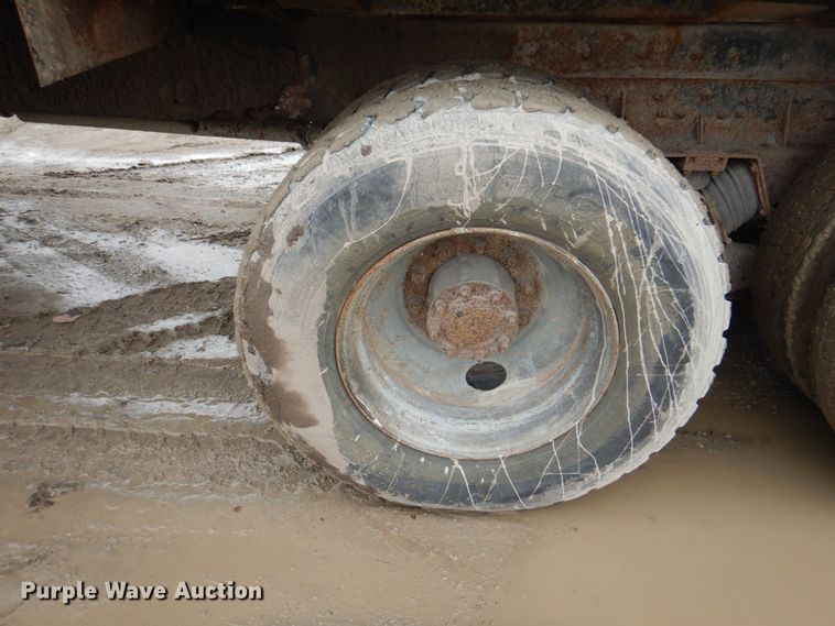 image for item JY9960 1999 Freightliner FL80  refuse truck