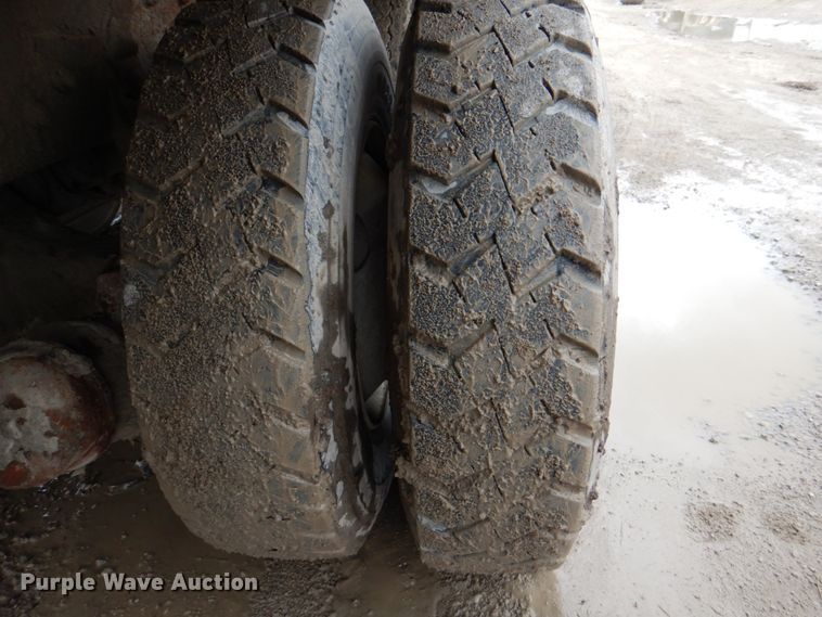 image for item JY9960 1999 Freightliner FL80  refuse truck