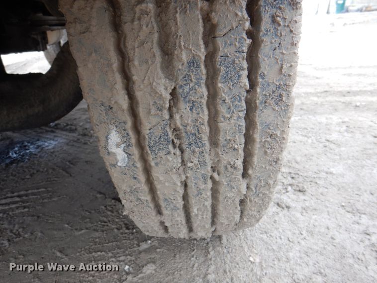 image for item JY9960 1999 Freightliner FL80  refuse truck