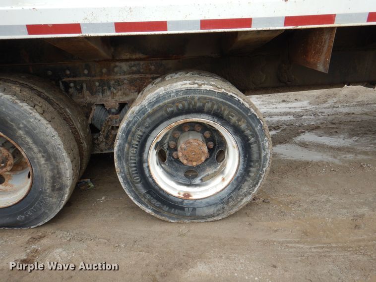 image for item JY9960 1999 Freightliner FL80  refuse truck