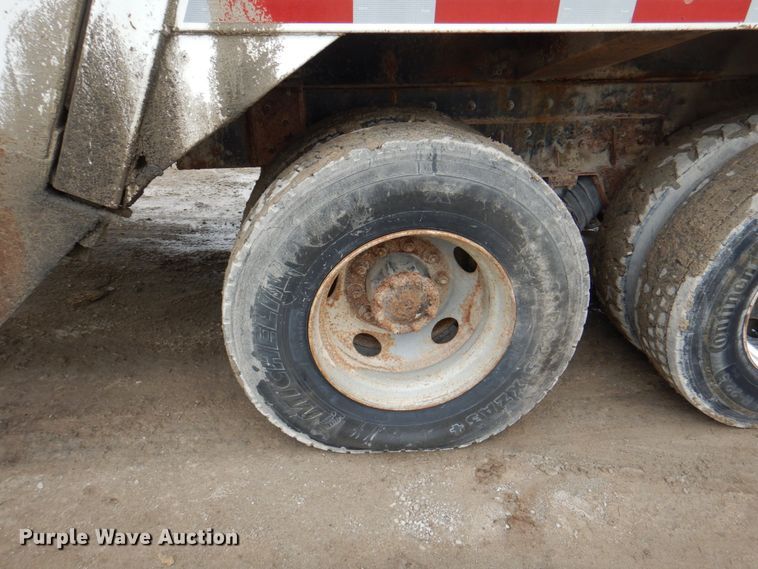 image for item JY9960 1999 Freightliner FL80  refuse truck