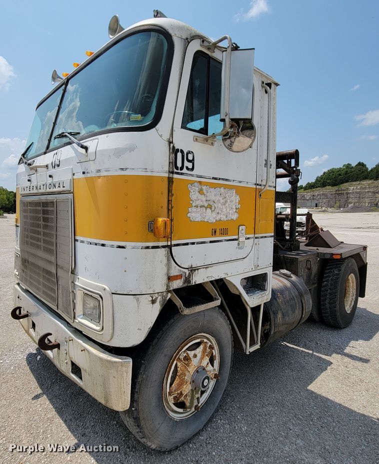 image for item KD9382 1982 International CO-9670  winch truck