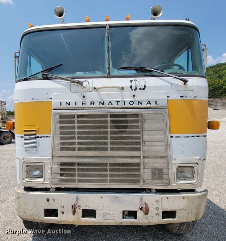 image for item KD9382 1982 International CO-9670  winch truck