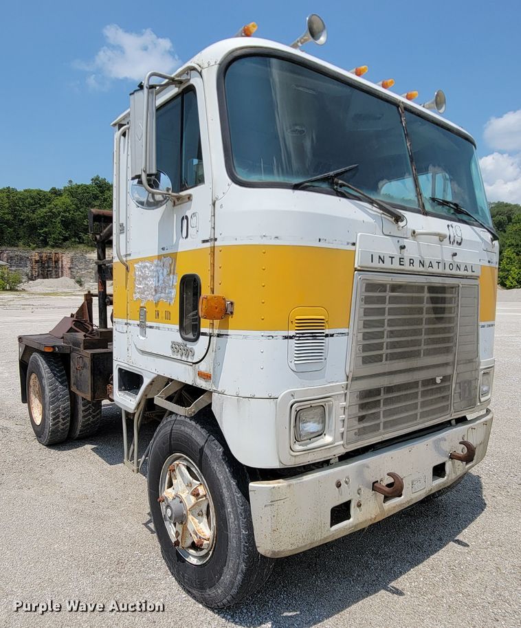 image for item KD9382 1982 International CO-9670  winch truck