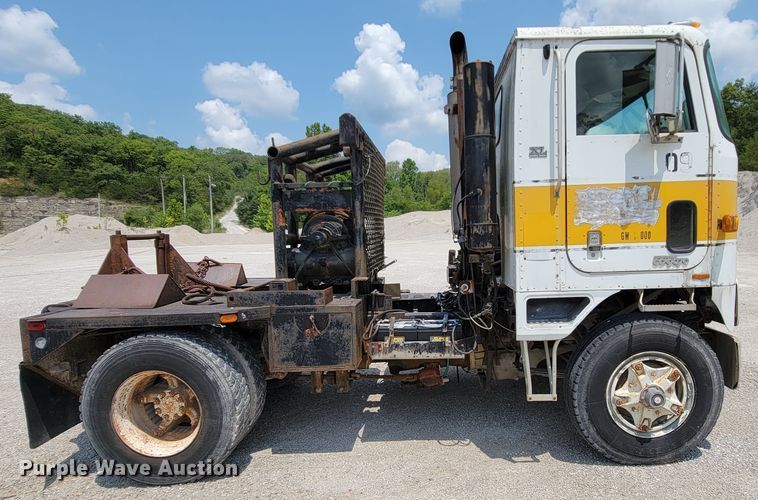 image for item KD9382 1982 International CO-9670  winch truck