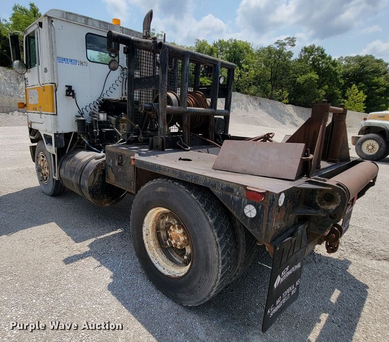 image for item KD9382 1982 International CO-9670  winch truck