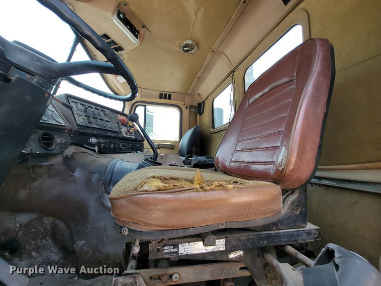 image for item KD9382 1982 International CO-9670  winch truck