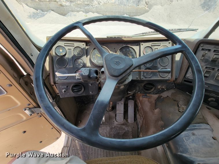 image for item KD9382 1982 International CO-9670  winch truck