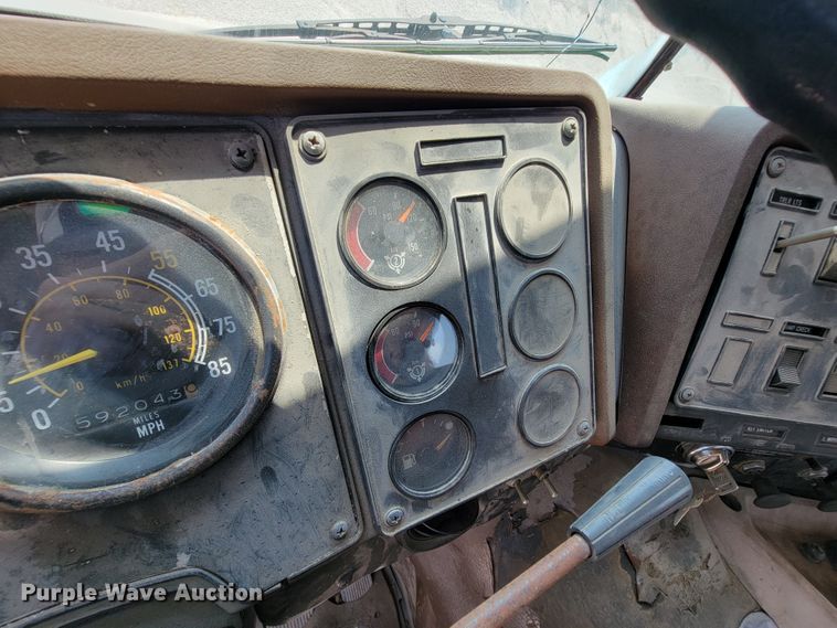 image for item KD9382 1982 International CO-9670  winch truck