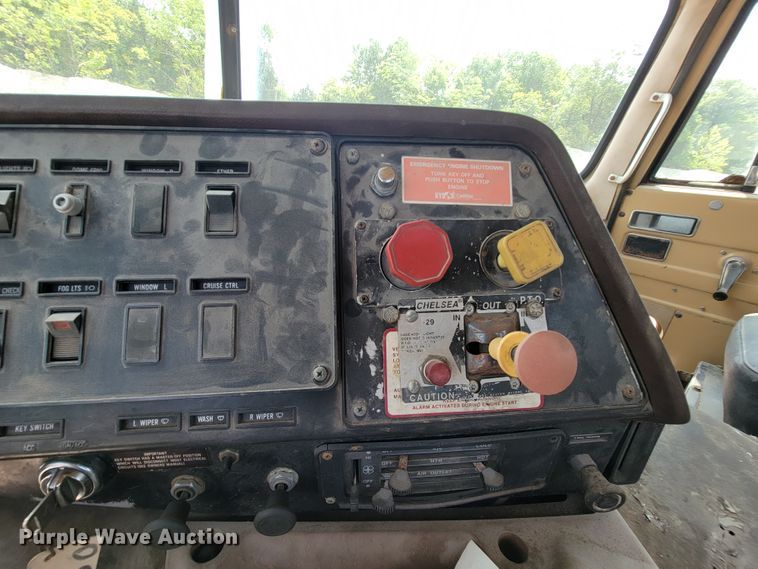 image for item KD9382 1982 International CO-9670  winch truck