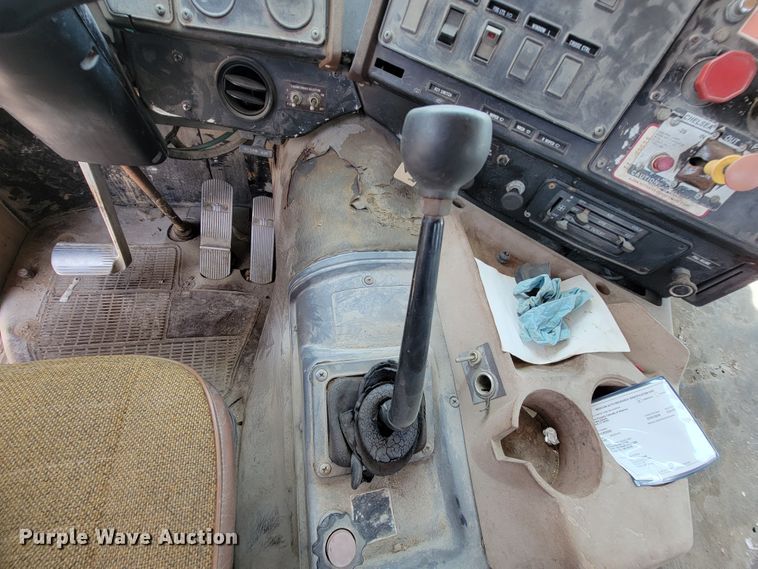 image for item KD9382 1982 International CO-9670  winch truck